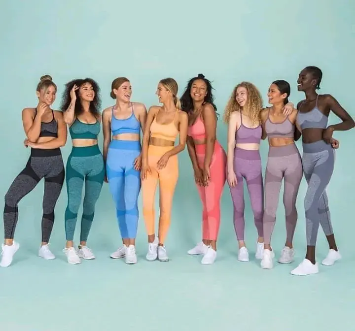 Conjunto de ropa deportiva para mujer en varios colores