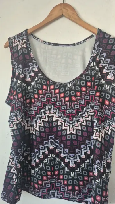 Blusa sin mangas con estampado geométrico - miniatura 1