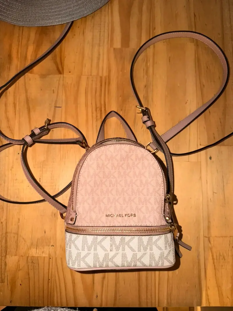 Mochila Michael Kors rosa y beige con logo - 1