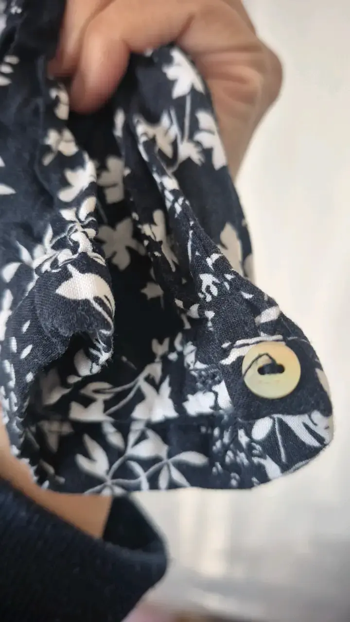 Blusa floral negra y blanca Newport talla XL - 3