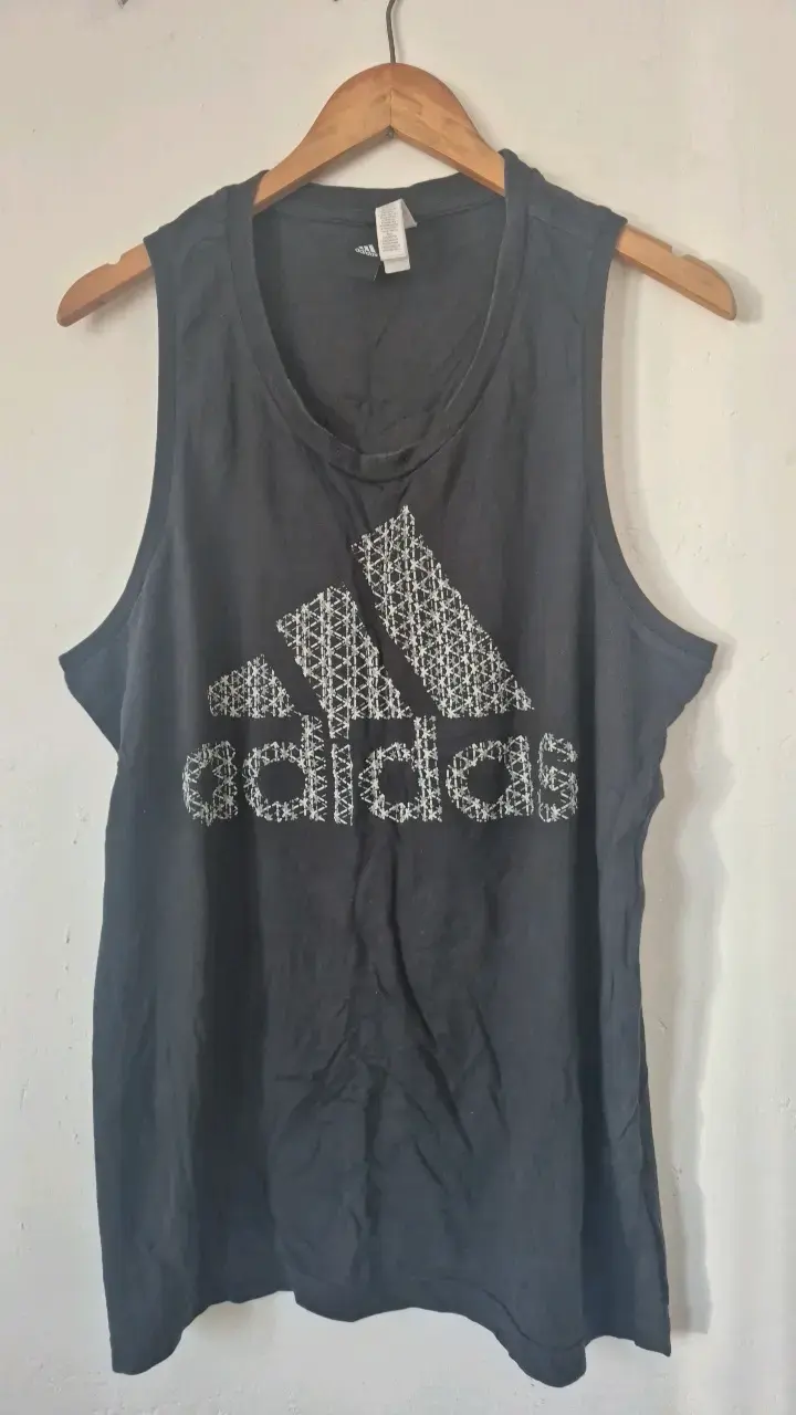 Polera sin mangas negra Adidas para hombre