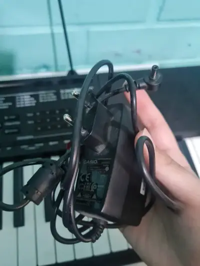 Teclado Casio CTK-3500 con adaptador - miniatura 2