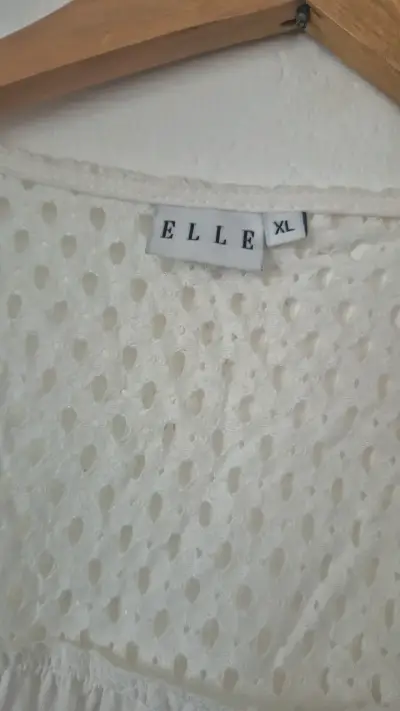 Blusa sin mangas blanca Elle con encaje - miniatura 2