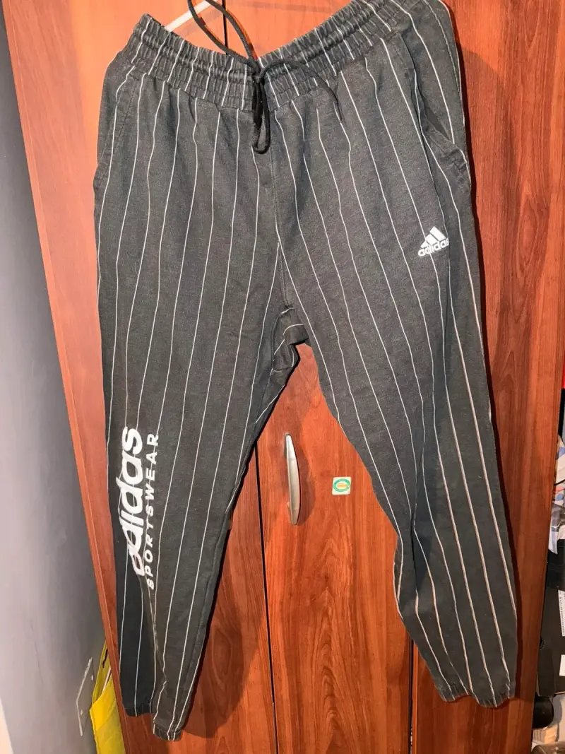 Pantalones deportivos Adidas rayados negros - 1