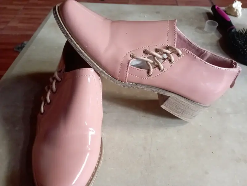 Zapatos de charol rosados con cordones - 1
