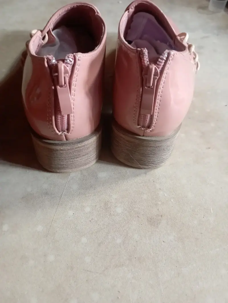 Zapatos de charol rosados con cordones - 2