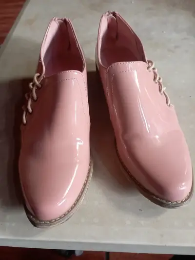 Zapatos de charol rosados con cordones - miniatura 3