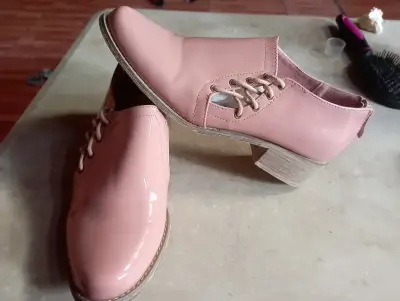 Zapatos de charol rosados con cordones - miniatura 4
