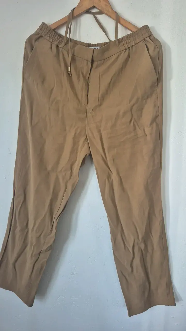 Pantalones beige Basement para mujer