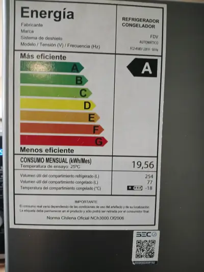 Refrigerador con Dispensador de Agua y Congelador - miniatura 4