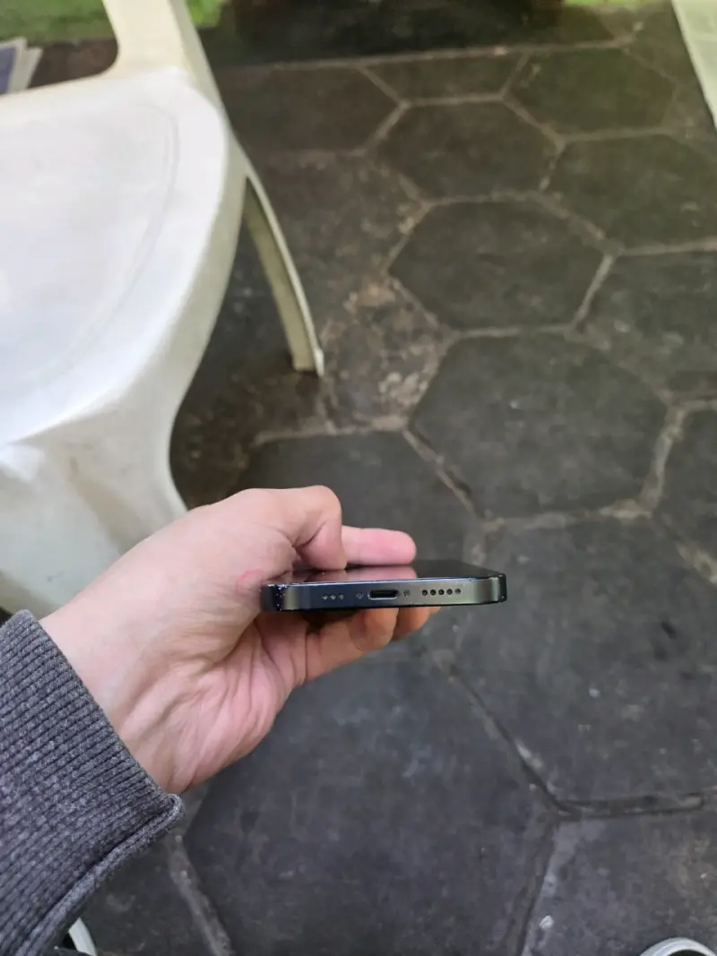 iPhone 13 en buen estado color negro - 5