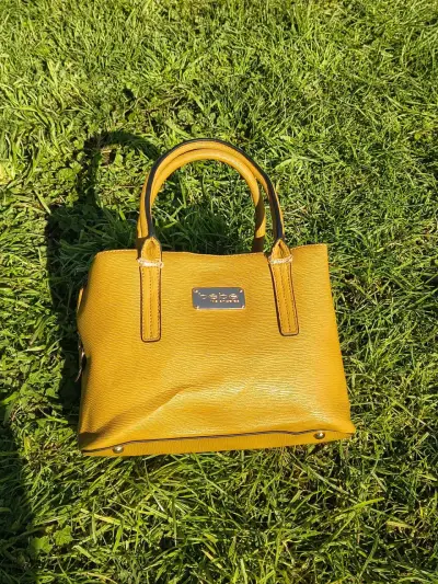 Bolso de mano amarillo Bebe elegante - miniatura 1