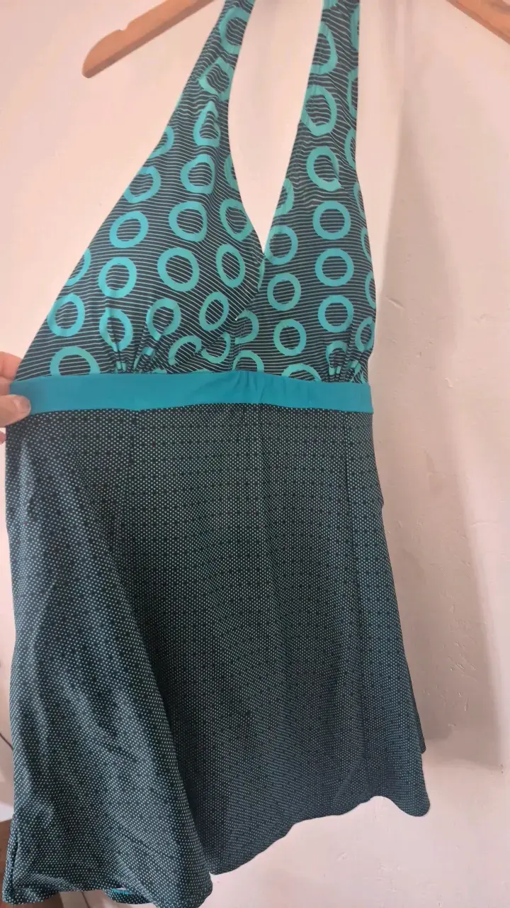 Vestido de baño estampado azul y negro