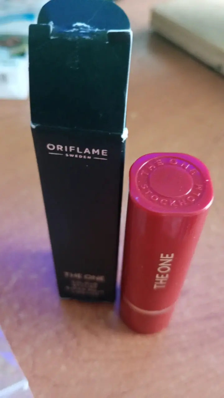 Set de perfumes y cosméticos variados - 2