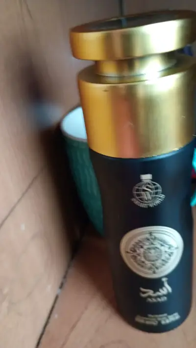 Set de perfumes y cosméticos variados - miniatura 4