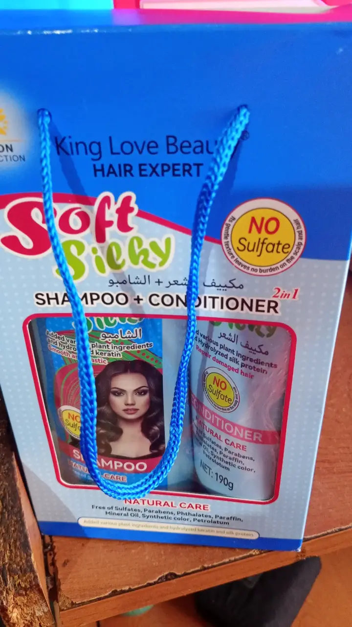 Set de perfumes y cosméticos variados - 5
