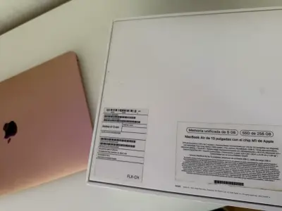 MacBook Air 13 pulgadas M1 256GB Oro - miniatura 1