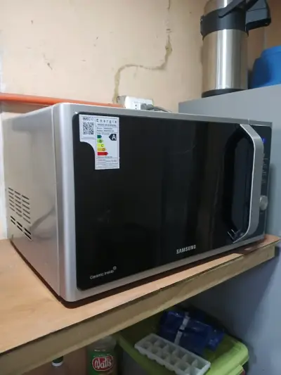 Microondas Samsung con interior cerámico - miniatura 1