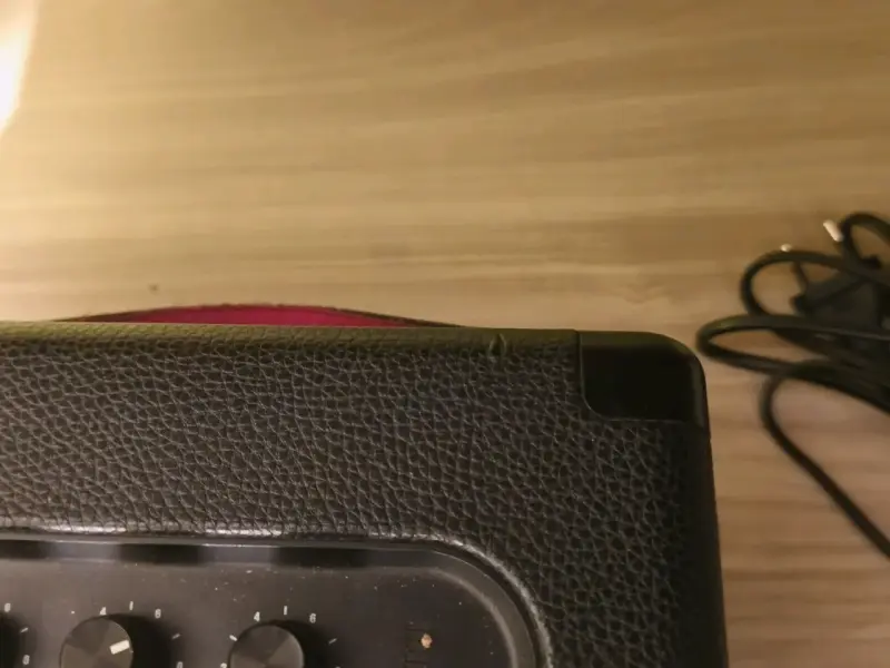 Parlante Bluetooth Marshall portátil con detalles - 1