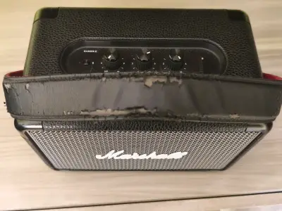 Parlante Bluetooth Marshall portátil con detalles - miniatura 3
