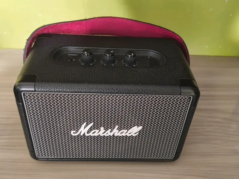 Parlante Bluetooth Marshall portátil con detalles - 6