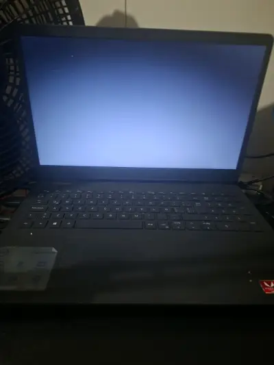 Laptop Dell Inspiron 15 3000 con pantalla HD - miniatura 2