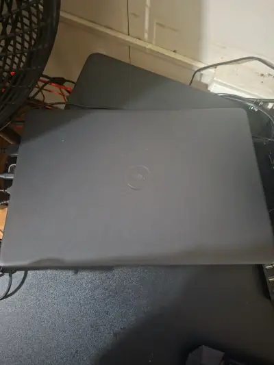 Laptop Dell Inspiron 15 3000 con pantalla HD - miniatura 3