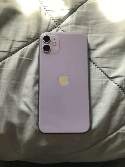 iPhone 11 en buen estado color púrpura - miniatura 1