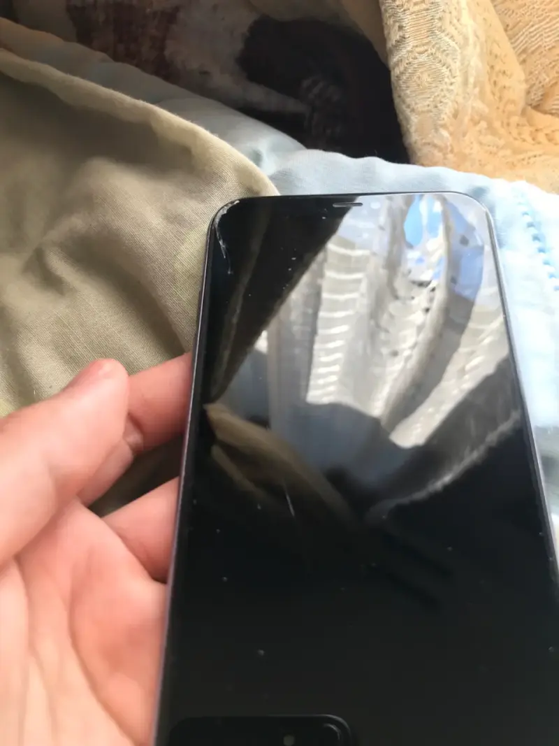 iPhone 11 en buen estado color púrpura - 4