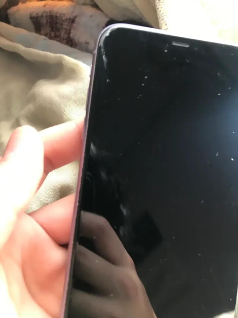 iPhone 11 en buen estado color púrpura - 5