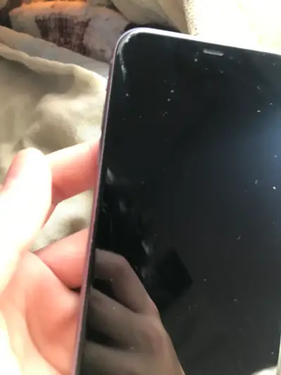 iPhone 11 en buen estado color púrpura - miniatura 5