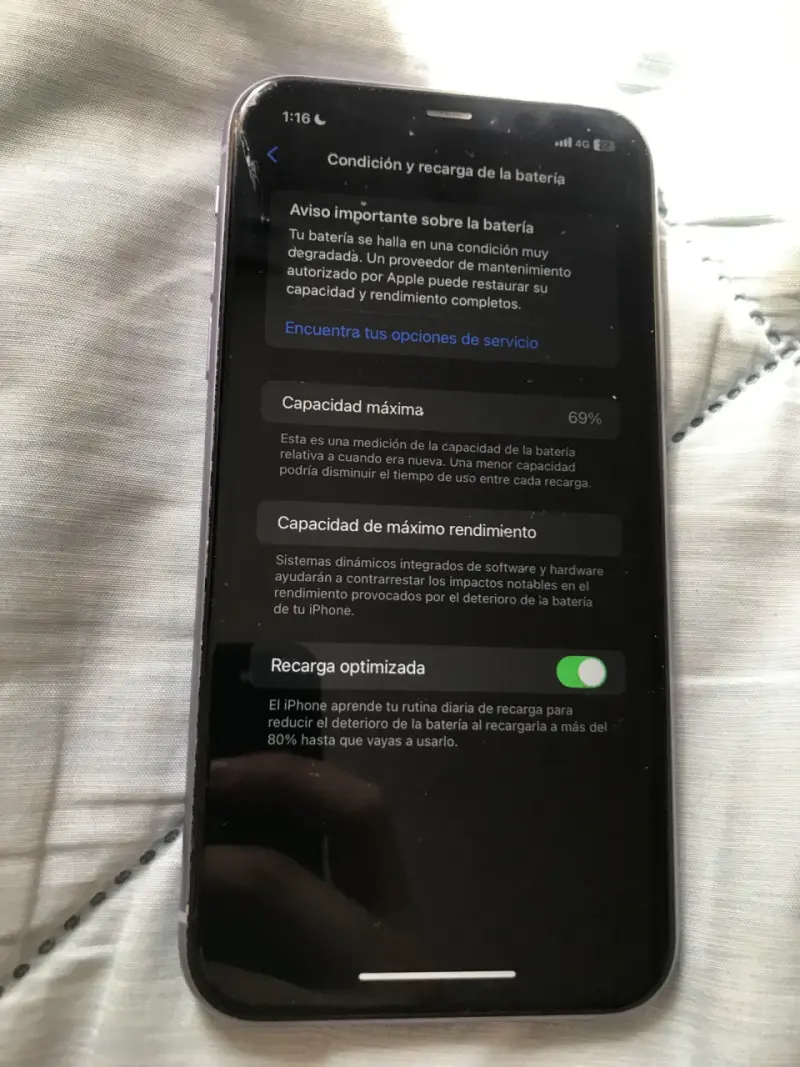 iPhone 11 en buen estado color púrpura - 6