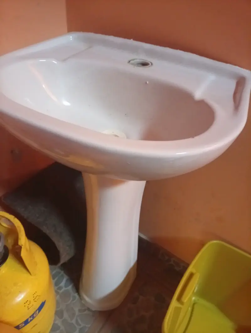 Lavamanos de cerámica blanco con pedestal