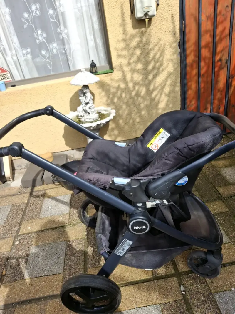 Coche de bebé Infanti negro plegable - 2