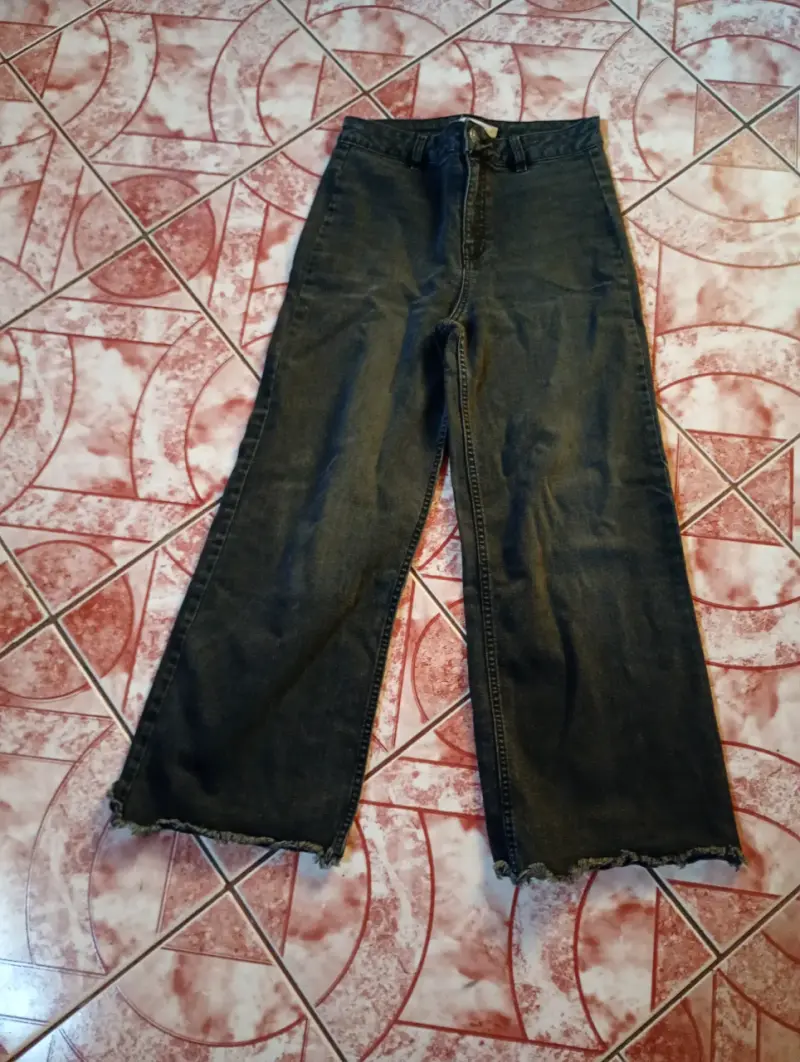 Jeans de Mujer Azul con Detalles Desgastados - 2