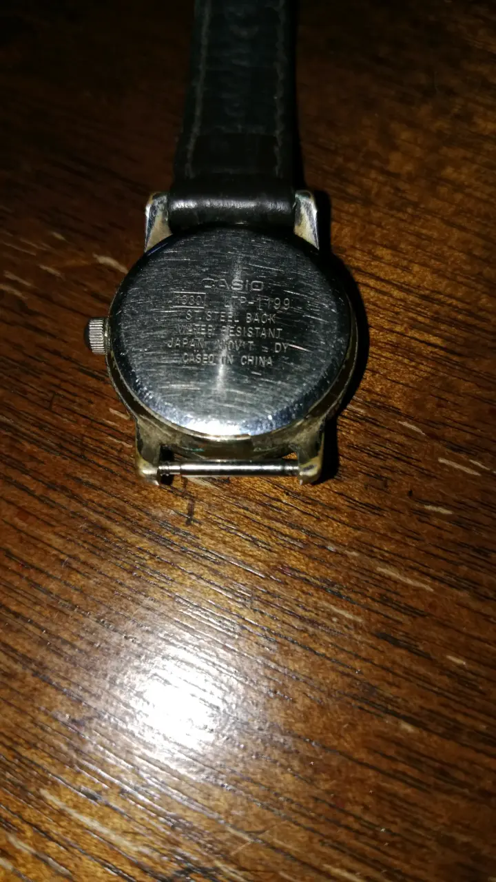 Reloj Casio Quartz Clásico para Mujer - 2