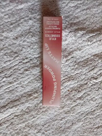 Labial Mate Kylie Cosmetics Plumping Powder - miniatura 1