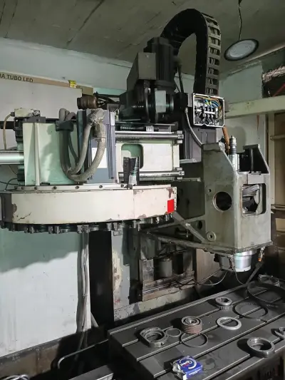 Centro de mecanizado CNC VMC1050 Tree ZPS - miniatura 2