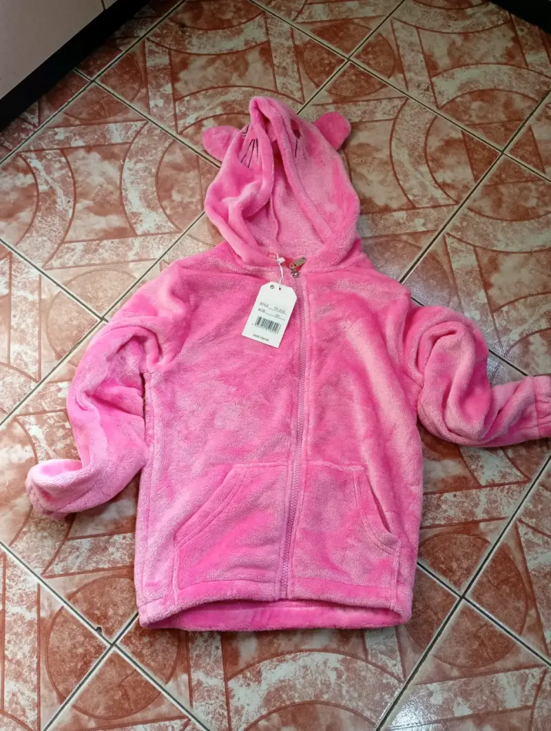Polerón de felpa rosado con capucha para niña