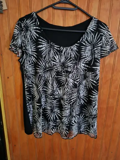 Blusa de gasa negra con lentejuelas - miniatura 3