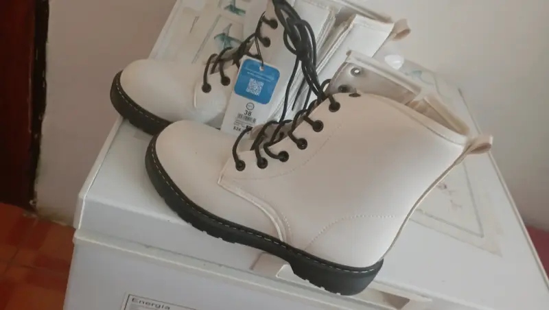 Botines blancos de cuero sintético talla 38