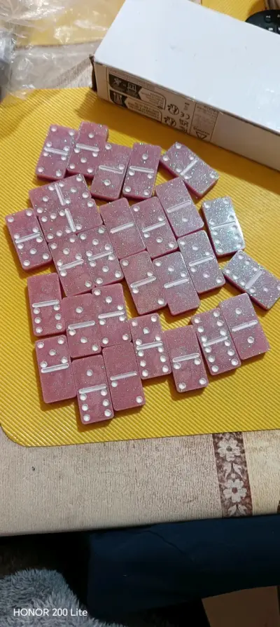 Juego de dominó artesanal con piezas decorativas - miniatura 4