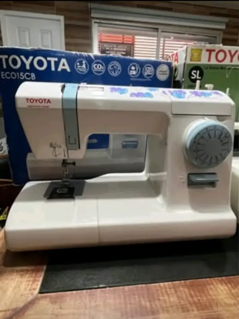 Máquina de Coser Toyota ECO15CB Blanca - 2