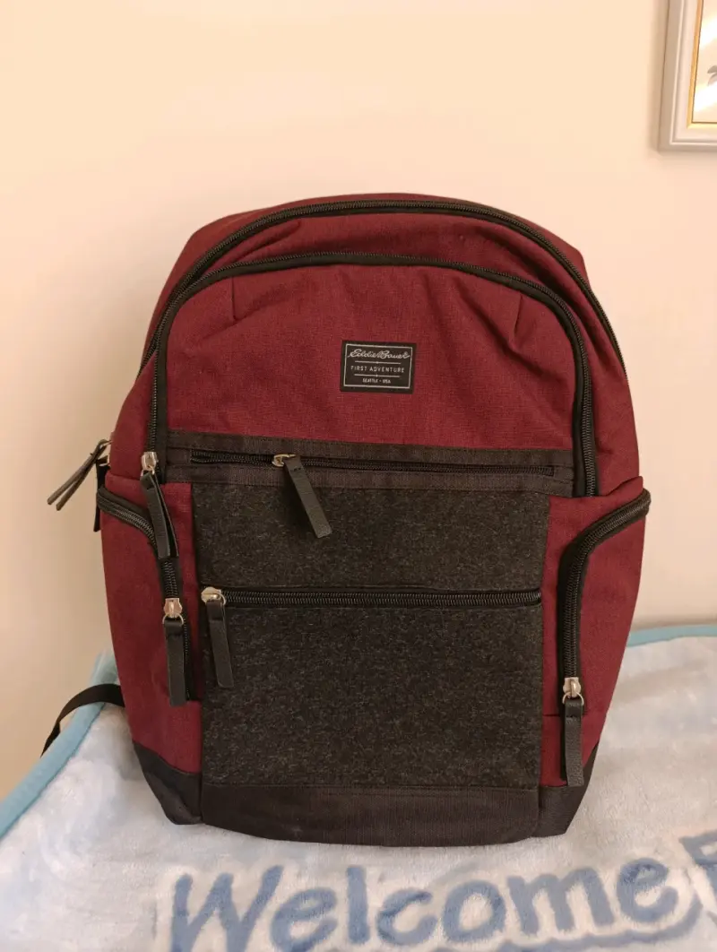 Mochila Eddie Bauer burdeos con múltiples bolsillos - 1