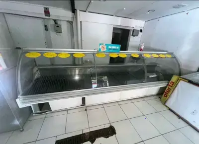 Vitrina refrigerada para carnicería en buen estado - miniatura 3