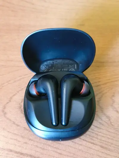 Auriculares inalámbricos con estuche de carga - miniatura 2