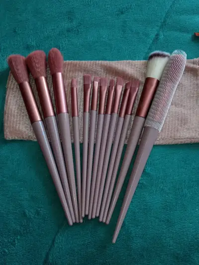 Set de brochas de maquillaje profesional 12 piezas - miniatura 1