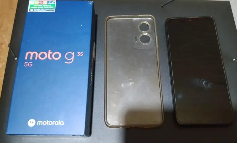 Smartphone Motorola Moto G35 5G con funda - 3