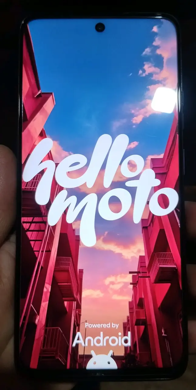 Smartphone Motorola Moto G35 5G con funda - 4