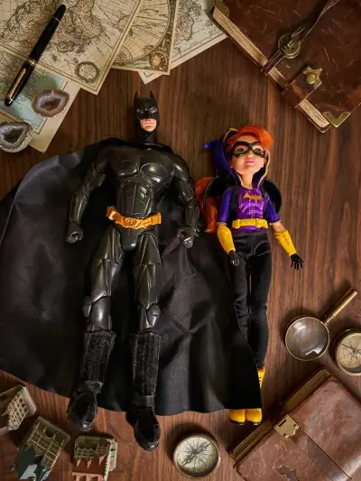 Figuras de acción Batman y Batgirl colección DC - miniatura 1